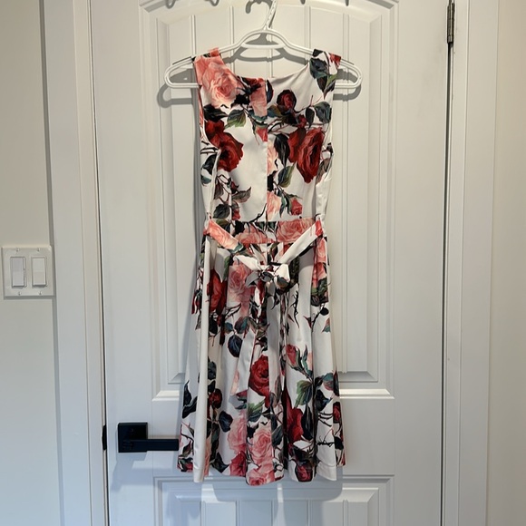 Satin floral dress - Picture 2 of 3